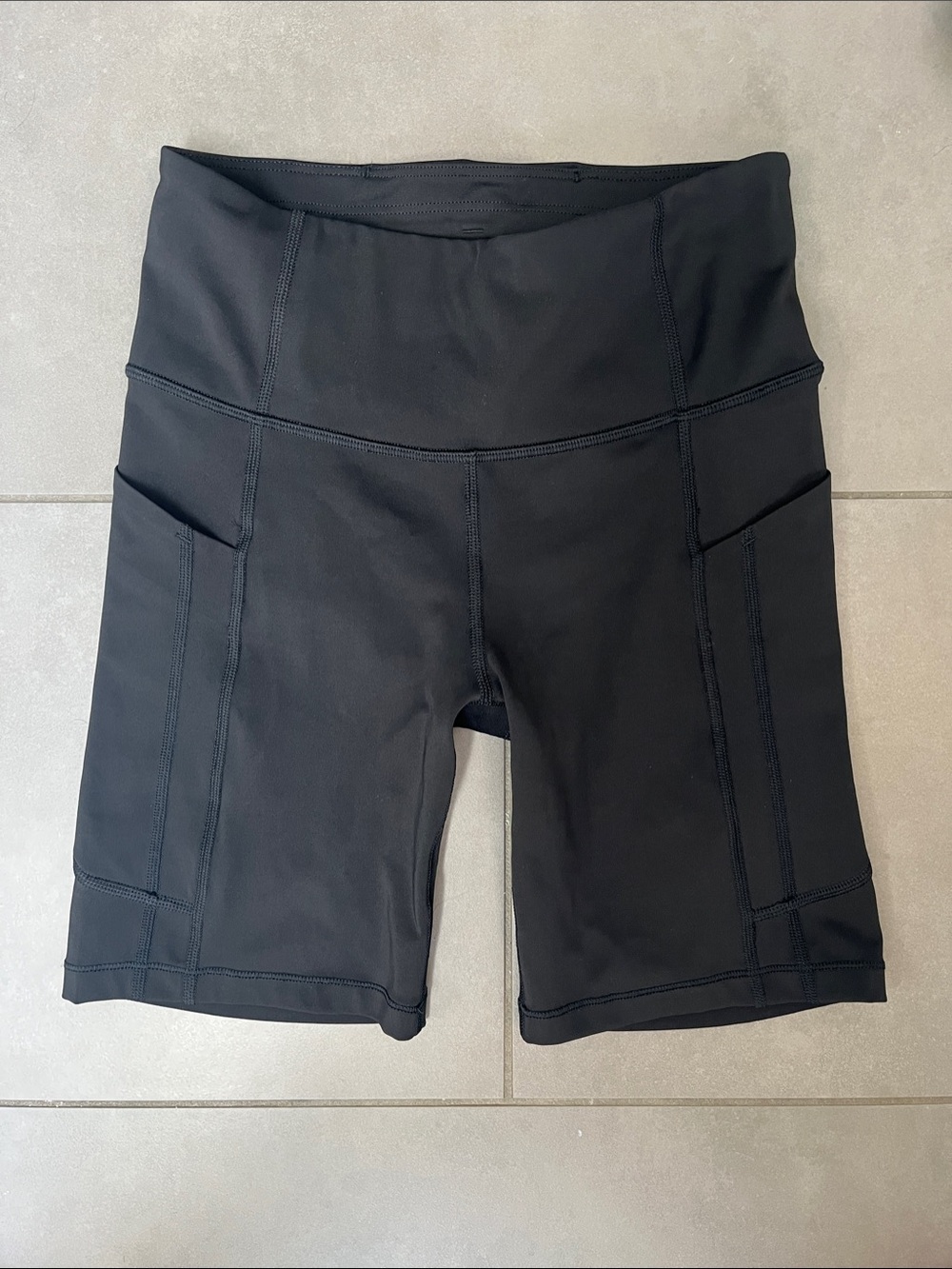 Athleta Ultimate Stash 7” Short